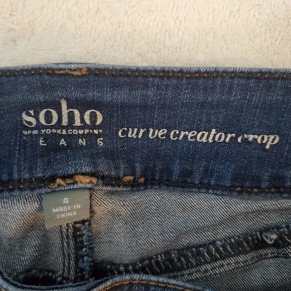 New York & Company SOHO Curve Creator Size 4 Jean Crop Capri Pant - Picture 4 of 6